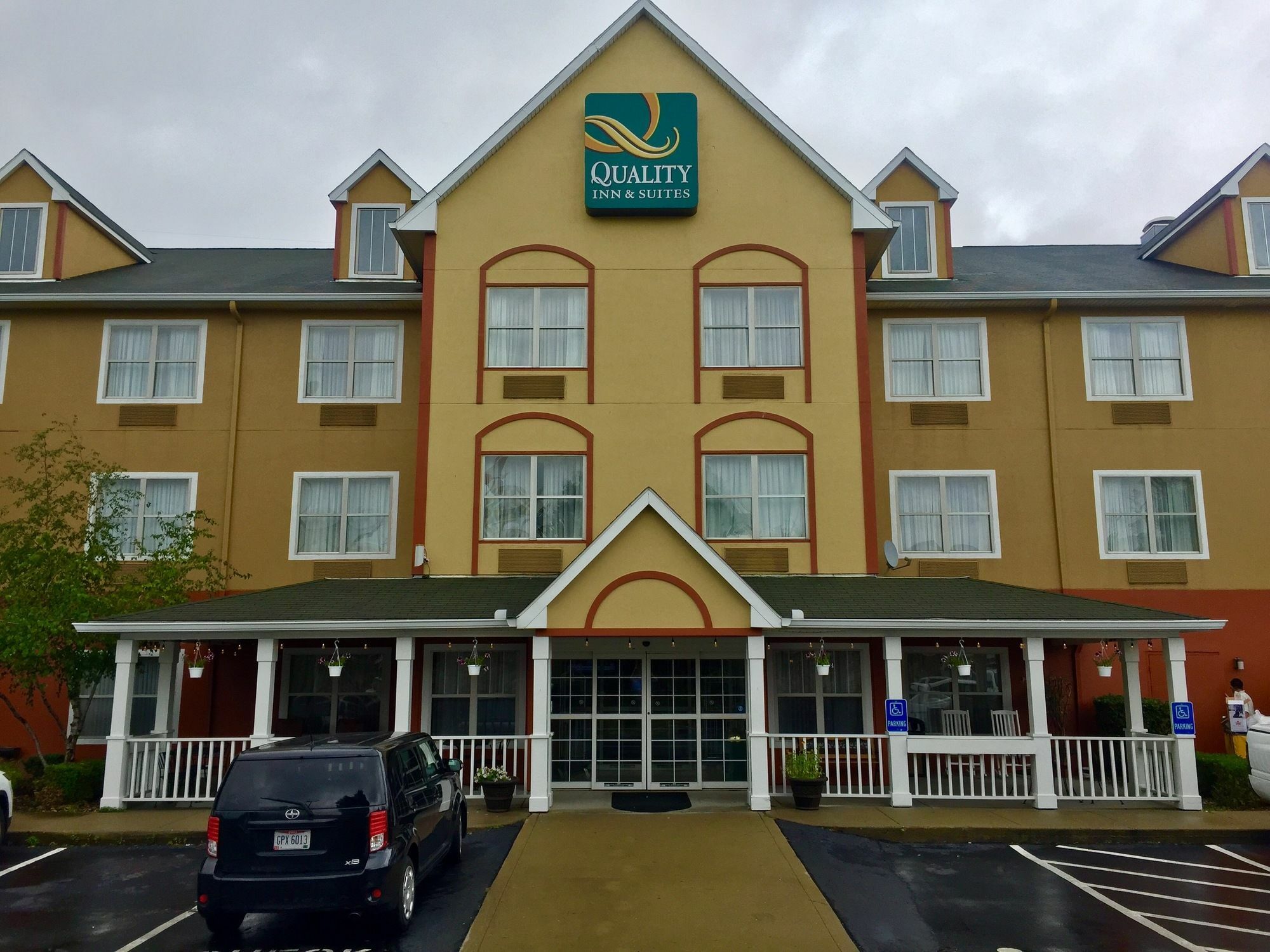Quality Inn & Suites Cincinnati Sharonville Eksteriør billede